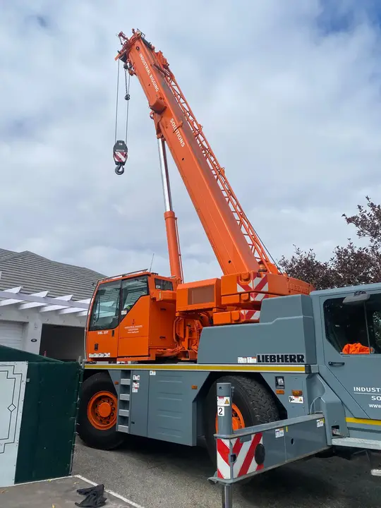 Mobile Crane Hire on a Liftr job